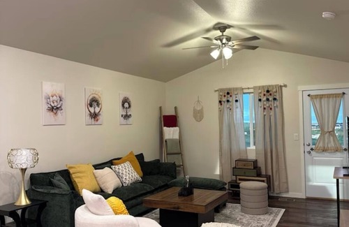 Rapid City House | Cozy Hilltop Retreat