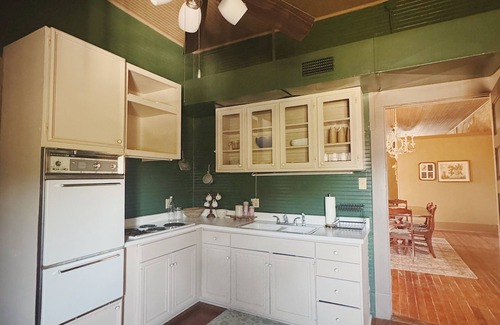 Lorena House | Cozy Historic Stay with Antique Charm in Old Town Lorena, off I35 and near Waco