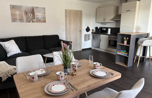 Hutzdorf Apartment | Cozy Holiday Apartment with Sun Terrace