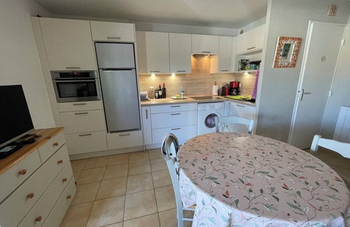 Portiragnes-Plage House | cozy holiday home, comfortable with air conditioning and located by the sea!