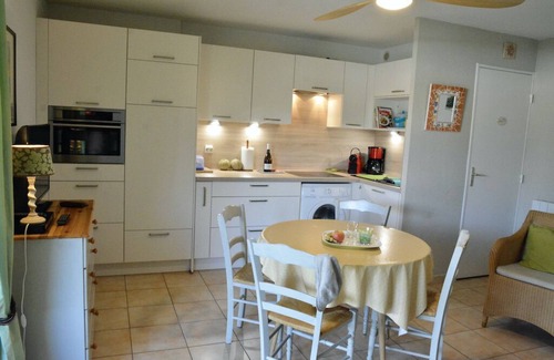 Portiragnes-Plage House | cozy holiday home, comfortable with air conditioning and located by the sea!