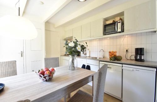 Zonnemaire House | Cozy Holiday Home in Zonnemaire near lakebeach