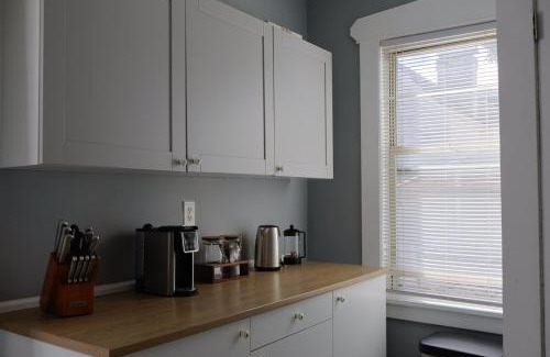 Wallington Apartment | Cozy Home, 19m to NYC, 10m to American Dream