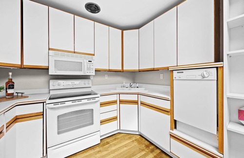 Cherokee Triangle Apartment | Cozy Home | 1BR Near Downtown + Prime Location!