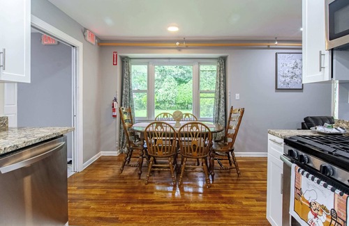 Newark House | ‼️Cozy Home 4BR Newark Stay w/Yard