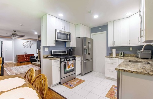 Newark House | ‼️Cozy Home 4BR Newark Stay w/Yard