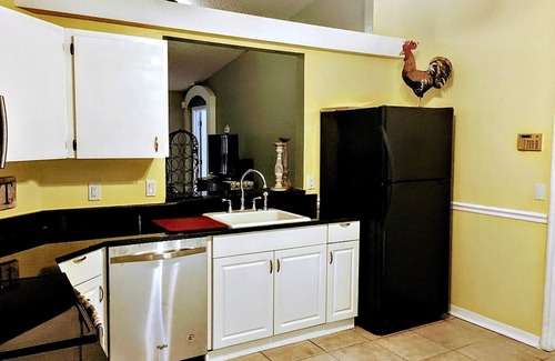 Port Malabar House | Cozy Home Away From Home! 3 Bedroom/2 Bath. Screened Room