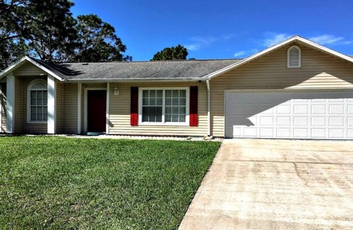 Port Malabar House | Cozy Home Away From Home! 3 Bedroom/2 Bath. Screened Room