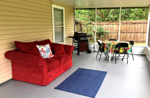 Port Malabar House | Cozy Home Away From Home! 3 Bedroom/2 Bath. Screened Room