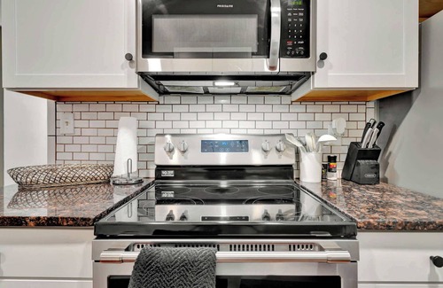 Smoketown Jackson House | Cozy Home | Central Louisville Gem Near Airport!