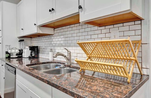 Smoketown Jackson House | Cozy Home | Central Louisville Gem Near Airport!