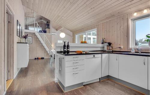 Aalbaek House | Cozy Home In Ålbæk With Kitchen