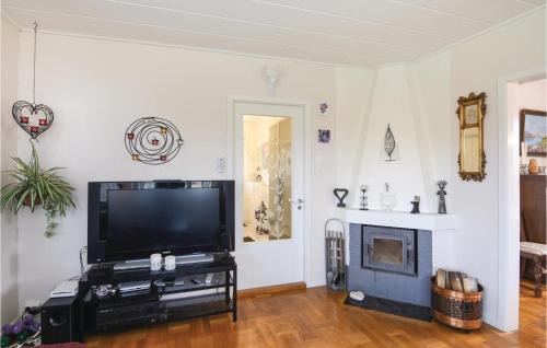 Asensbruk House | Cozy Home In Åsensbruk With Kitchen