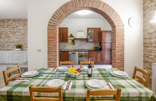 Cecina House | Cozy home in Cecina with WiFi