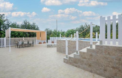 Cecina House | Cozy Home In Cecina With Wifi