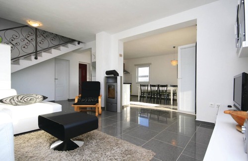 Drinovci House | Cozy home in Drinovci with kitchen