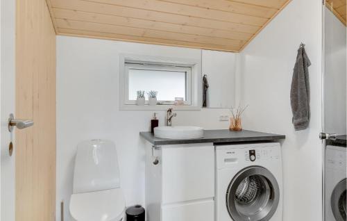 Farvang House | Cozy Home In Fårvang With Wifi
