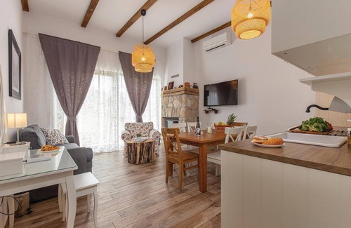 Gospic House | Cozy home in Gospic with kitchen