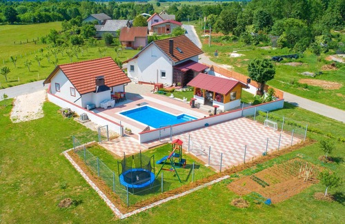 Gospic House | Cozy home in Gospic with sauna