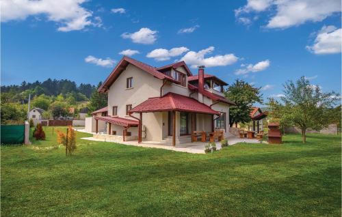 Gospic House | Cozy Home In Gospic With Kitchen