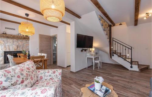 Gospic House | Cozy Home In Gospic With Kitchen
