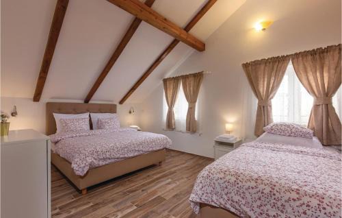 Gospic House | Cozy Home In Gospic With Kitchen