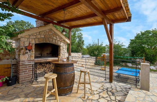 Kras House | Cozy home in Kras with WiFi