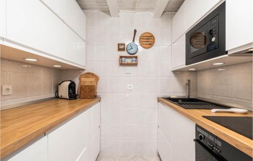 Miholascica House | Cozy Home In Miholascica With Wifi