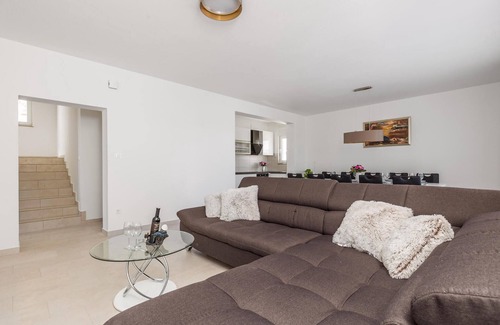 Mundanije House | Cozy home in Mundanije with WiFi