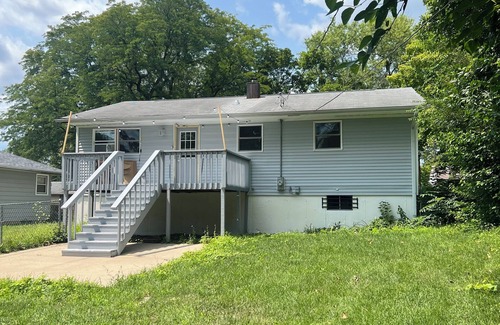 Rockford House | Cozy home in Rockford nSleeps 8