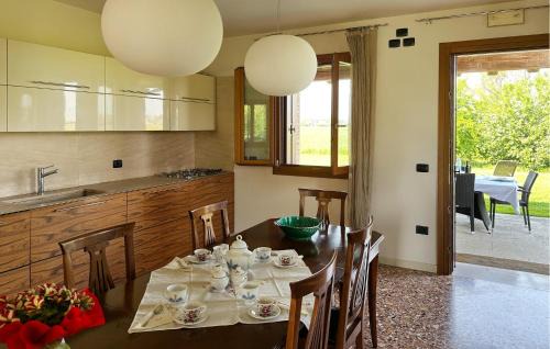 Rosa House | Cozy Home In Rosà With Wifi