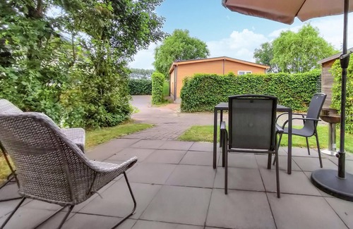 Sint-Annaland House | Cozy home in Sint-Annaland with kitchen