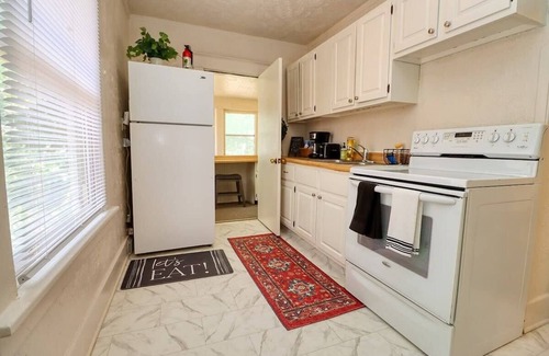 Near South House | Cozy Home | Near Downtown | 4 Queen beds, Two full size pull out beds.