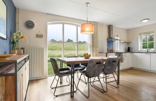 Brouwershaven House | Cozy Home Near the Lake