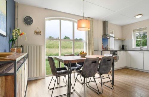 Brouwershaven House | Cozy Home Near the Lake