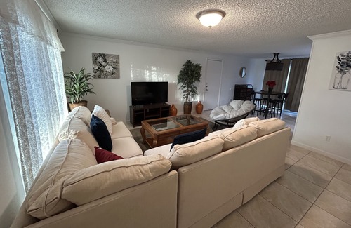 Royal Palm Beach House | Cozy Home near State fair grounds & peaceful beaches