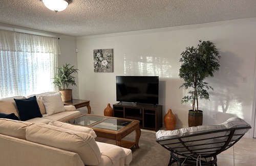 Royal Palm Beach House | Cozy Home near State fair grounds & peaceful beaches