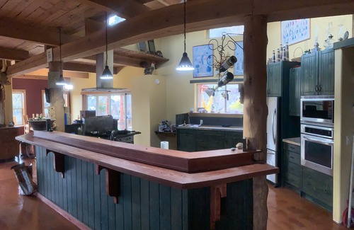 Central Okanagan House | COZY Home Oasis: Relax and Explore!