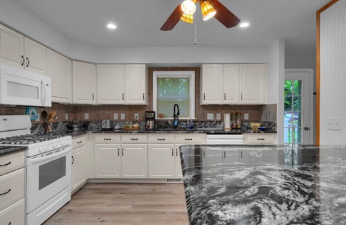 Port Hope House | Cozy Home w Neighborhood Beach! Near Harbor&Beach