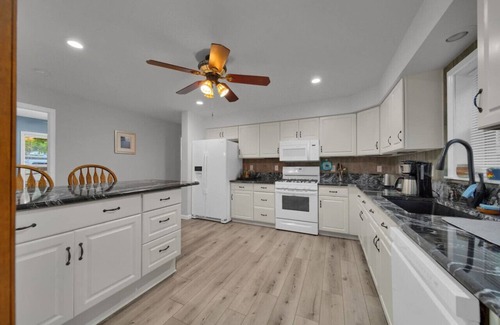 Port Hope House | Cozy Home w Neighborhood Beach! Near Harbor&Beach