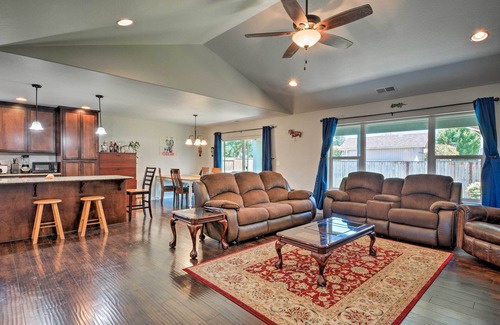 Medford House | Cozy Home w/Yard ~ 3 Mi to Downtown Medford!