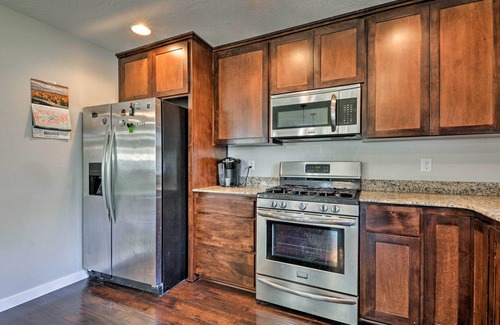Medford House | Cozy Home w/Yard ~ 3 Mi to Downtown Medford!