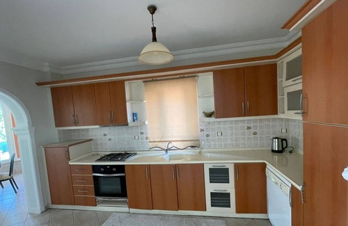 Sapanca Villa | Cozy Home with Pool and Fireplace in Sapanca