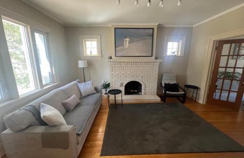 Tuxedo House | Cozy homestay in the master bedroom of a River Heights home