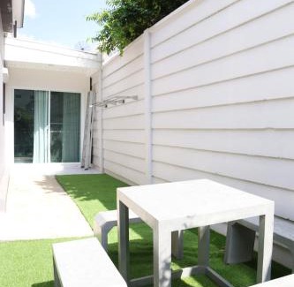 Ramkhamhaeng Apartment | Cozy Homey Place Townhome