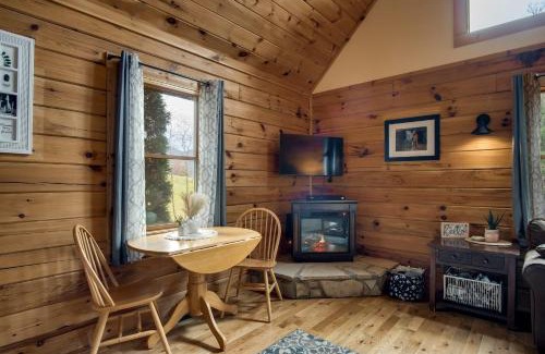 Bryson City House | Cozy Hot Tub Cabin