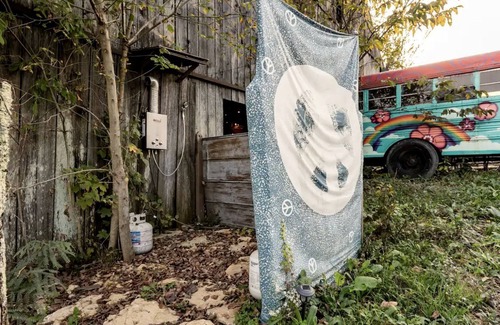Brooksville House | Cozy Hot Tub “Love Bus” near Augusta, Kentucky