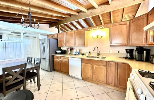 Southwest Anaheim House | Cozy house 3Beds, 2 Baths, Swiming Pool near Disney Land