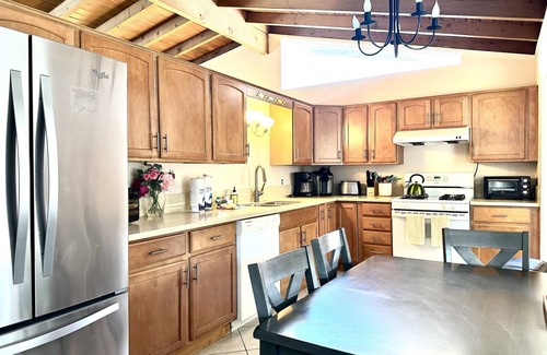 Southwest Anaheim House | Cozy house 3Beds, 2 Baths, Swiming Pool near Disney Land