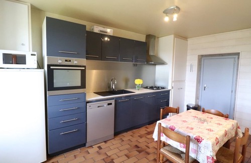 Montboudif Cottage | Cozy house for 4 with garden, fireplace, near Super-Besse